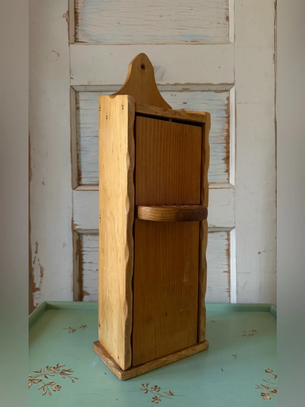 Vintage Wood Primitive Knife Holder, Rustic Kitchen Wall Decor, Storage